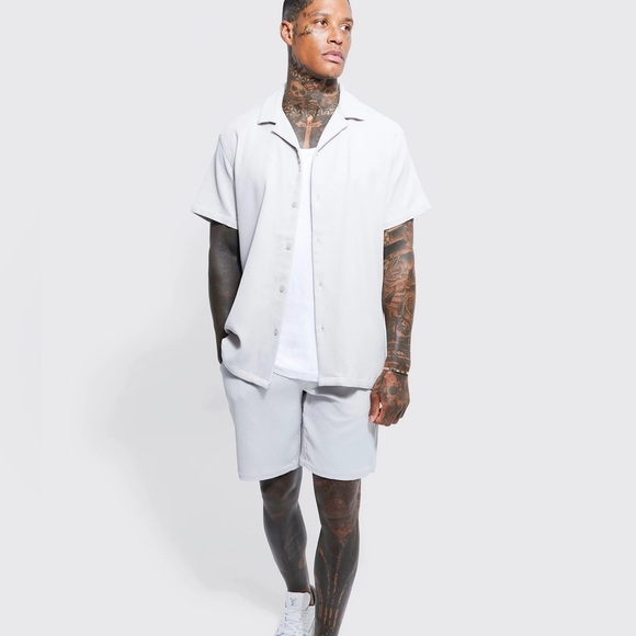 PLEATED SHORT‎ SLEEVE OVERSIZED SHIRT AND SHORT SET - Picture 3 of 5